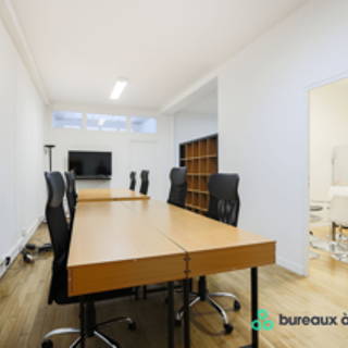 Bureau privé 45 m² 10 postes Location bureau Rue Saint-Marc Paris 75002 - photo 1
